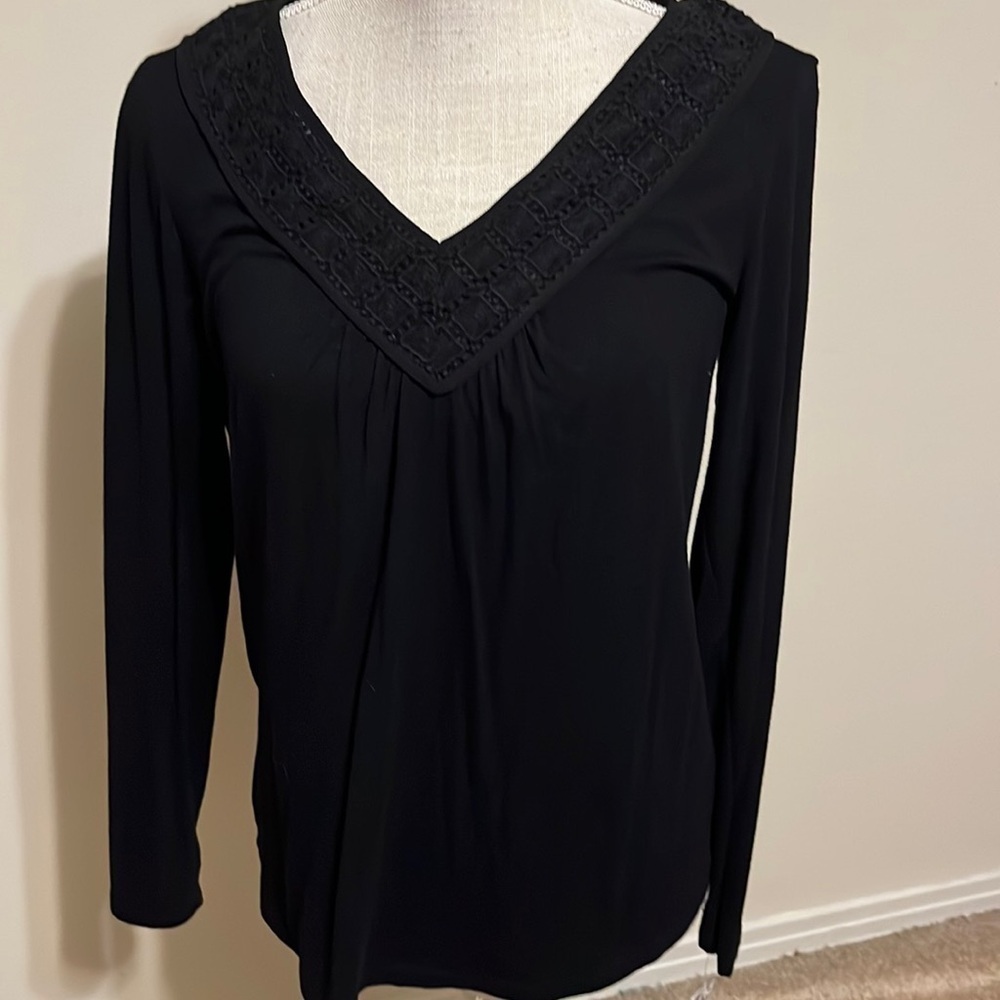Daniel Rainn black v neck blouse . Sz small